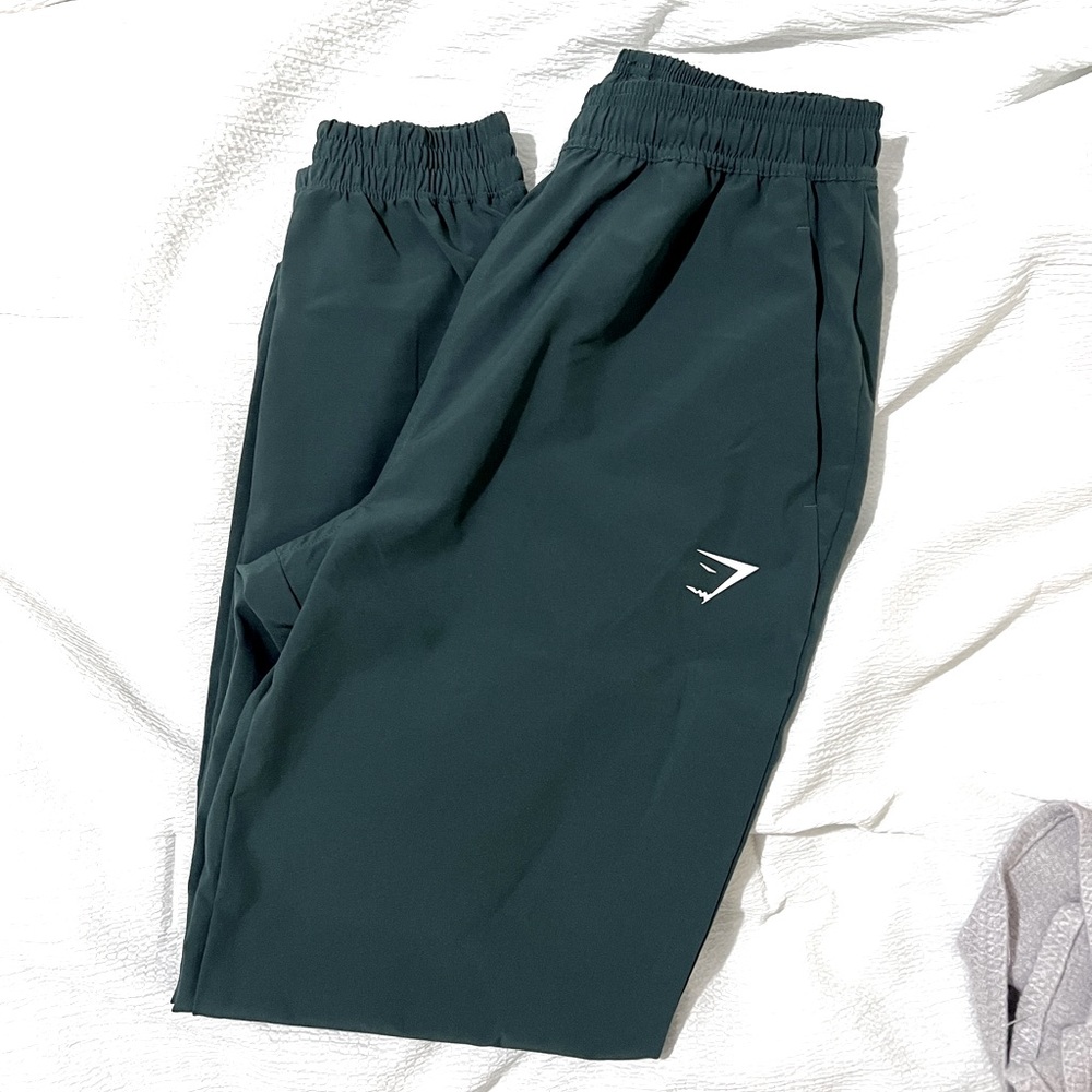 [GYMSHARK] Men’s Woven Joggers - Green